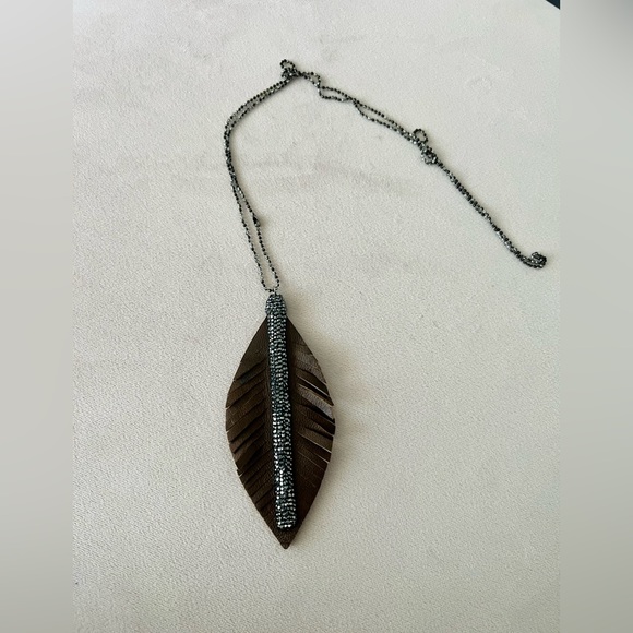 Leather and bead fashion necklace. - Picture 2 of 3